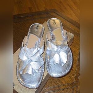 Born Silver Metallic Thong Sandals With Flower Sz Women's 11 - w/Box